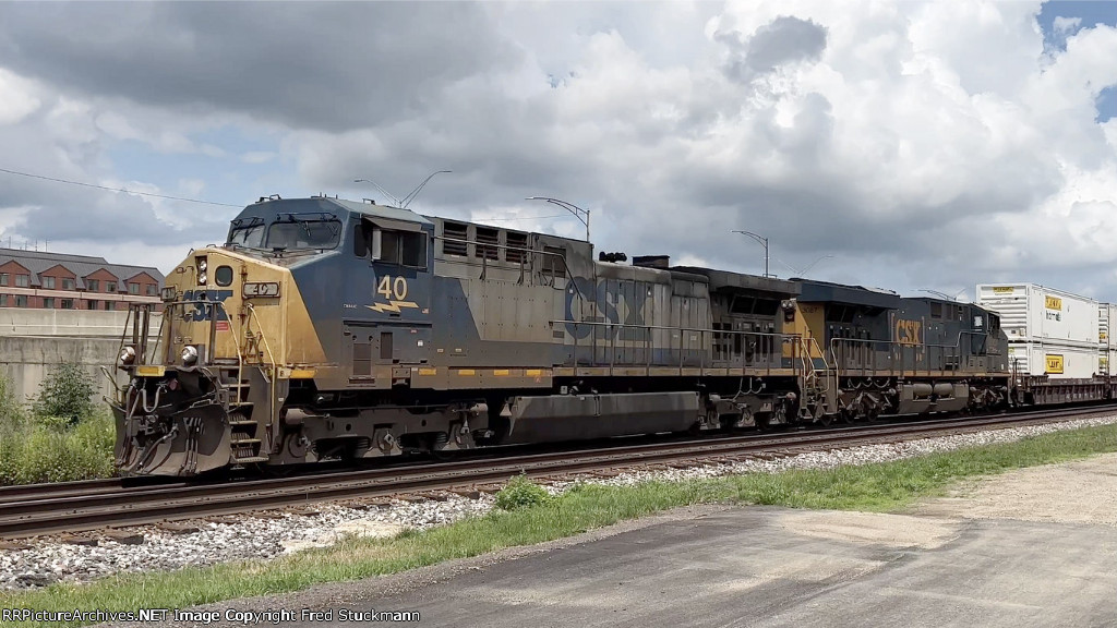 CSX 40 leads I137.